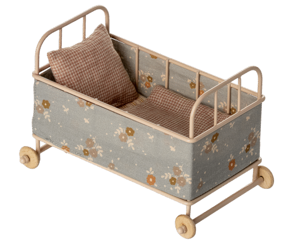 Maileg - lovytė su ratukais